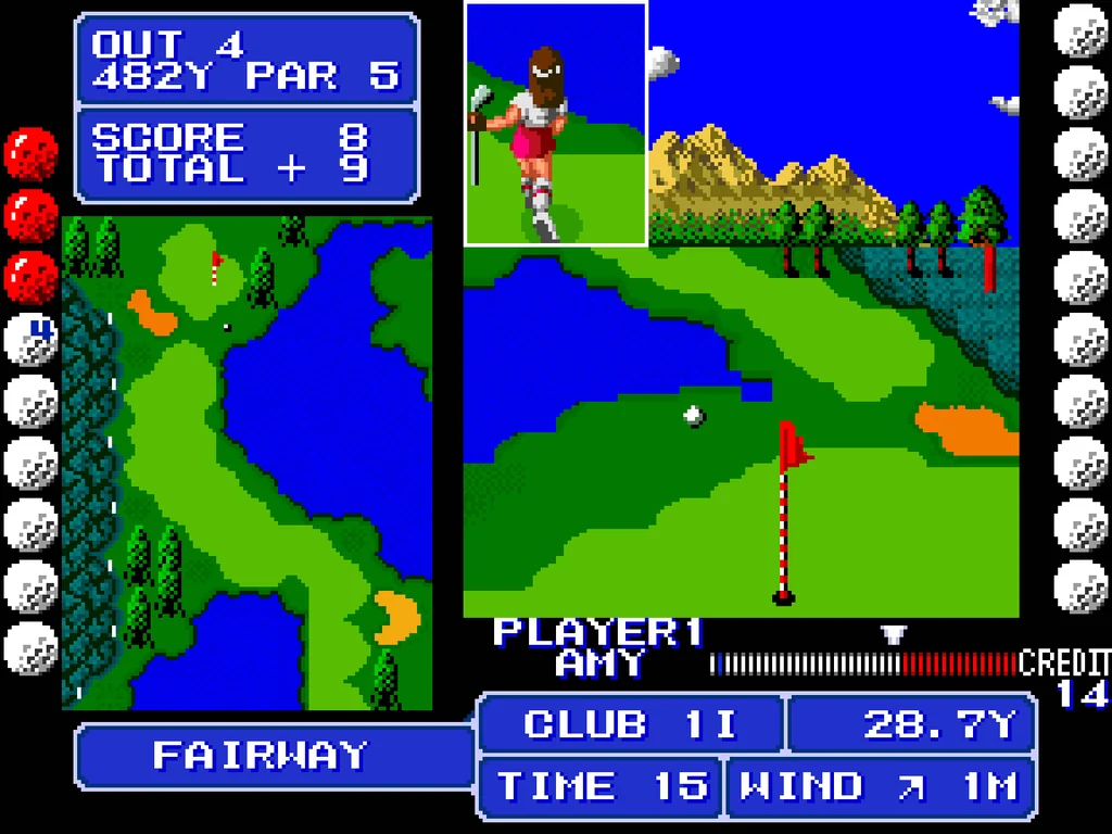 Capture : la golfeuse AMY sur l'allée du trou 4, par 5, face à un plan d'eau, le drapeau rouge sur le green au premier plan