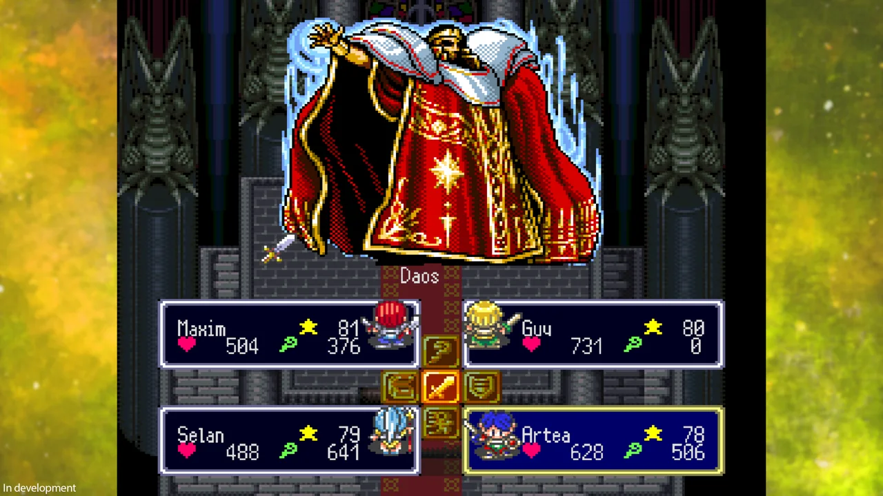 Capture d'un aperçu en développement de la collection : écran de combat contre le boss Daos, un personnage barbu coiffé d'une couronne dorée et vêtu d'une robe rouge et or, avec les statistiques de vie et de compétences de Maxim, Guy, Selan et Artea affichées en bas de l'écran