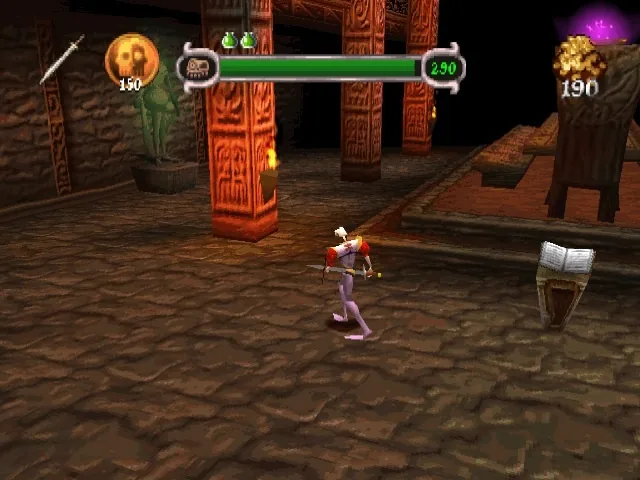 Capture de MediEvil : le chevalier squelette, épée en main, dans une salle aux piliers rouges sculptés, avec la jauge de vie et un compteur d'or à l'écran