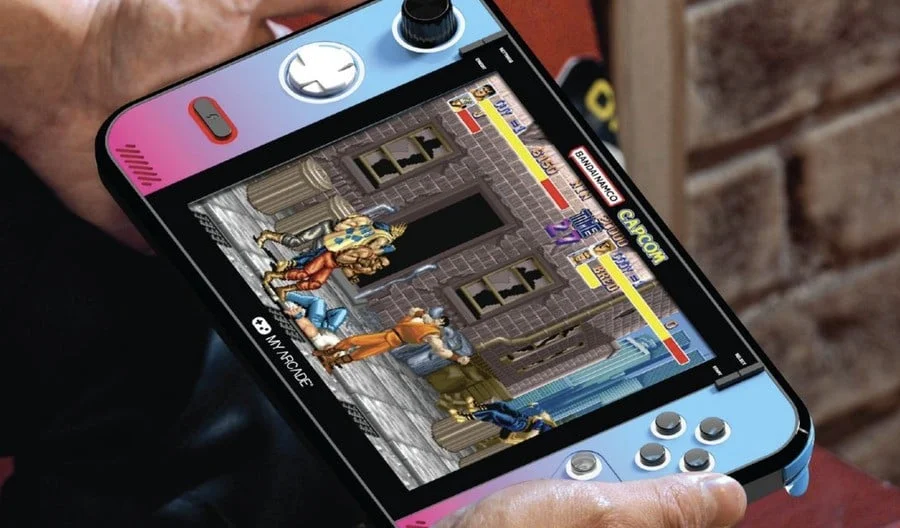 La console portable My Arcade Gamestation Retro Go, avec son écran affichant un jeu d'arcade classique
