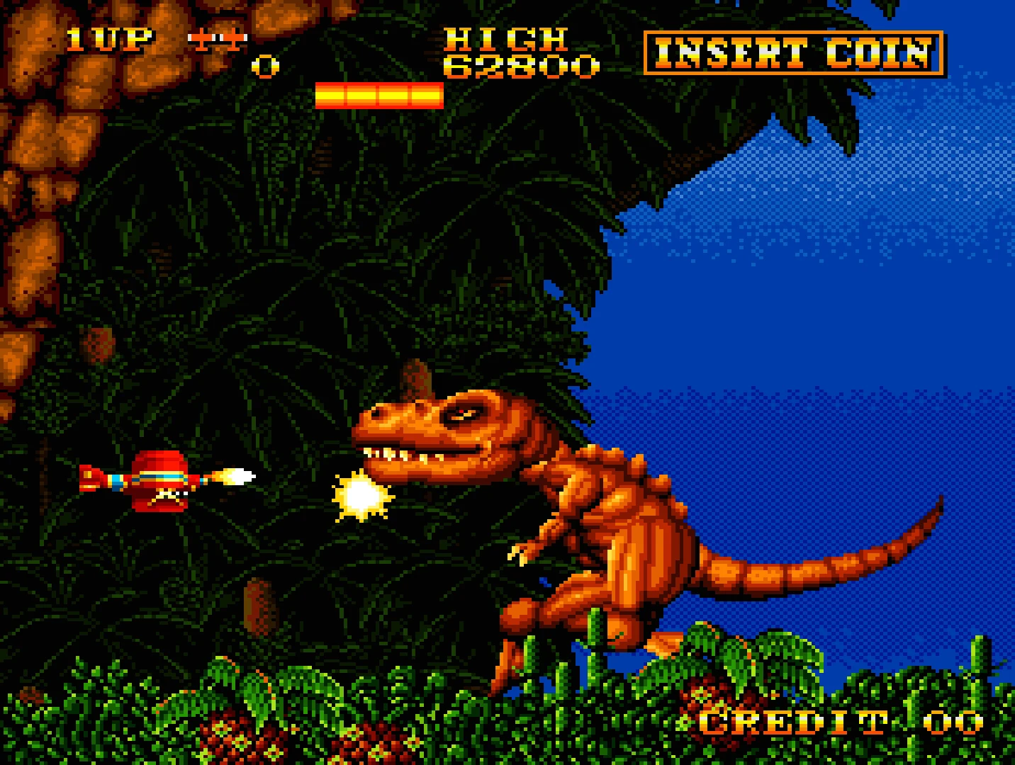 Capture de Prehistoric Isle : un avion rouge tire sur un dinosaure orange dressé au bord d'une jungle, sous un ciel bleu
