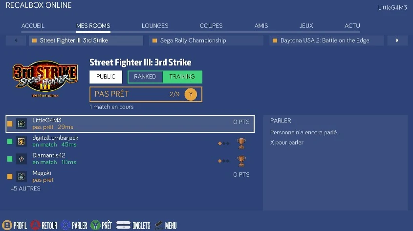 Capture de Recalbox Online : la room publique de Street Fighter III: 3rd Strike, avec les boutons Ranked et Training, la liste des joueurs présents, leur état et leur latence en millisecondes