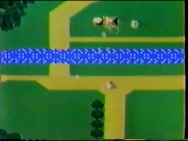 Image de la publicité : une vue du jeu, un paysage vert vu de dessus traversé par une rivière bleue et des routes jaunes