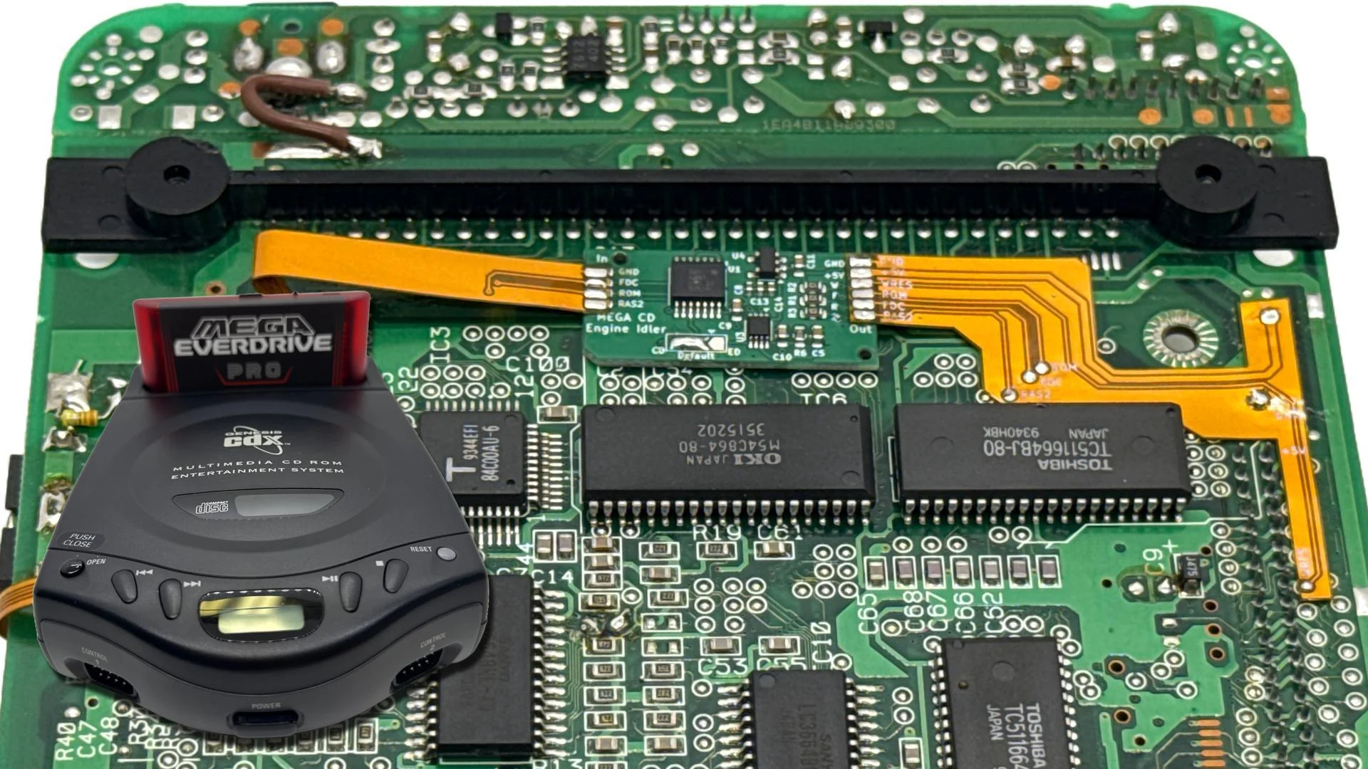 Le kit CDX Engine Idler de Zaxour, installé sur une carte mère de console Sega CDX