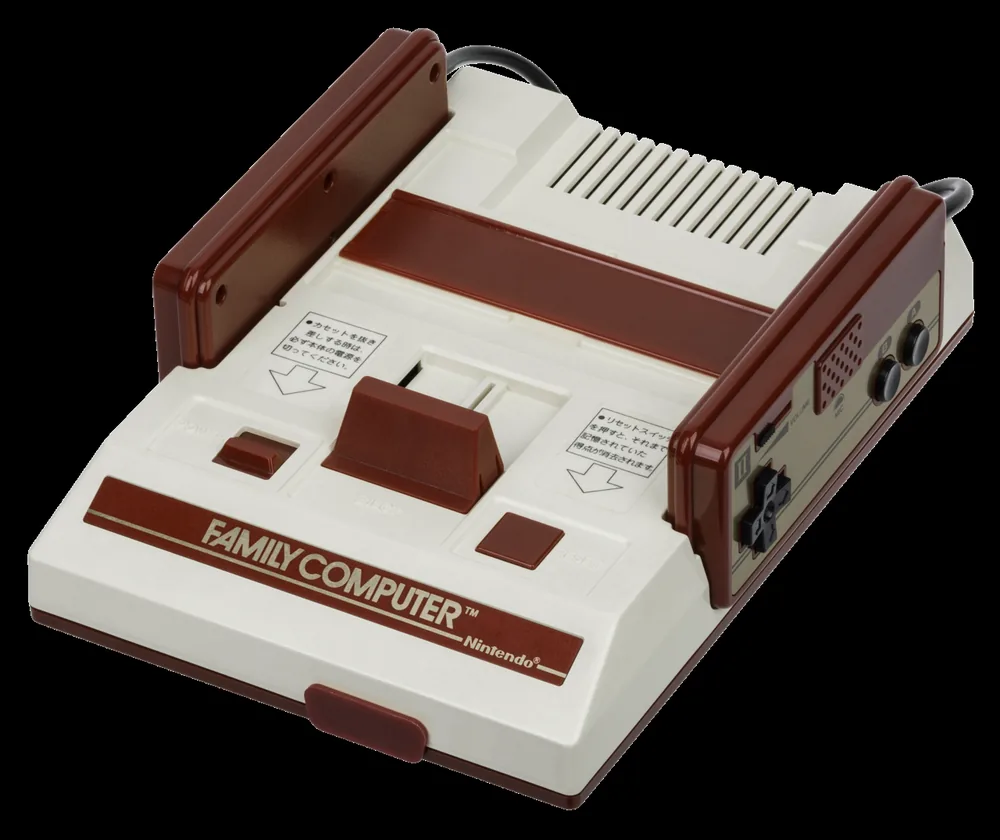 La Famicom, lancée au Japon le 15 juillet 1983, puis rappelée pour une puce défectueuse. (Domaine public, Evan Amos.)