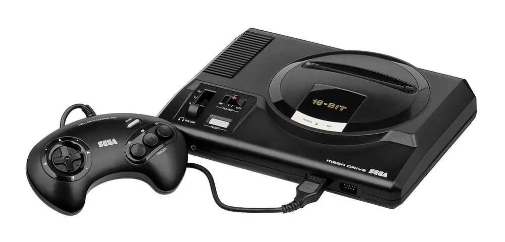 La Sega Mega Drive. Sega a réédité une large part de sa ludothèque via la Mega Drive Mini et de nombreuses compilations, une voie d'accès parfaitement légale. (Domaine public, Evan Amos.)