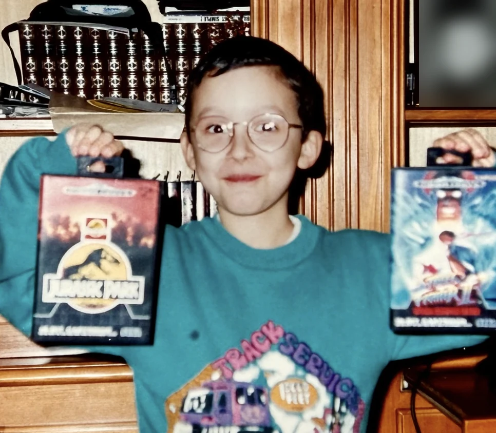 Damien Furst enfant, un jeu Mega Drive dans chaque main