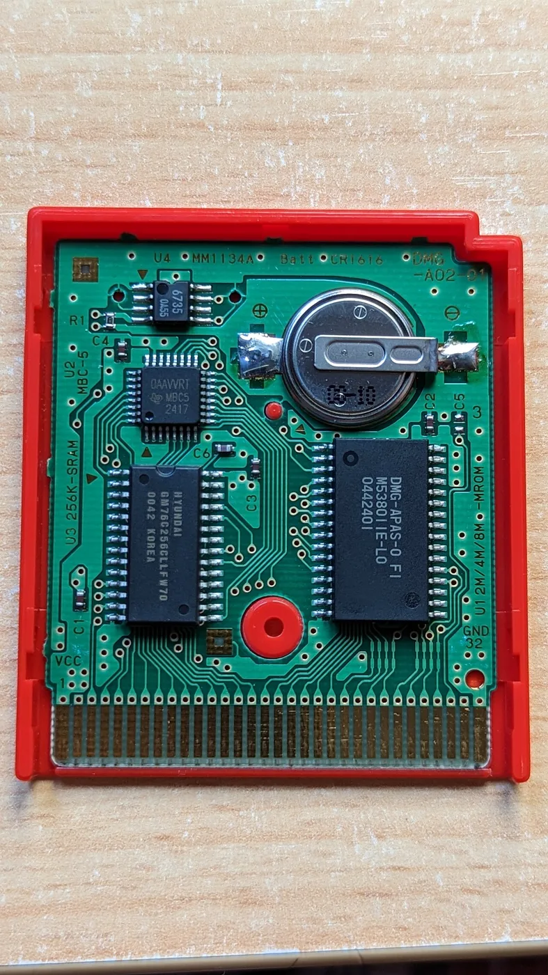 La carte électronique d'un Pokémon Rouge authentique