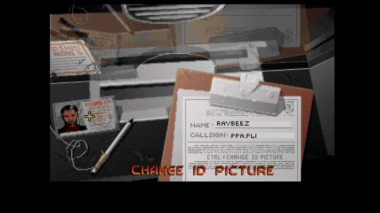 Capture de la vidéo de démonstration du portage Amiga de Raptor: Call of the Shadows, montrant l'écran de personnalisation du pilote au nom de code Raybeez