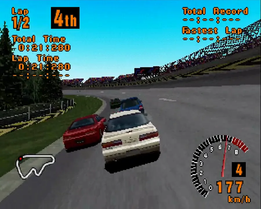 Capture de Gran Turismo sur PlayStation, version européenne : une course sur le circuit High Speed Ring
