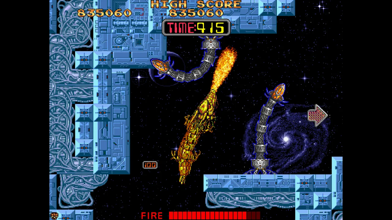 Capture de gameplay de Syvalion montrant le dragon mécanique affrontant un boss