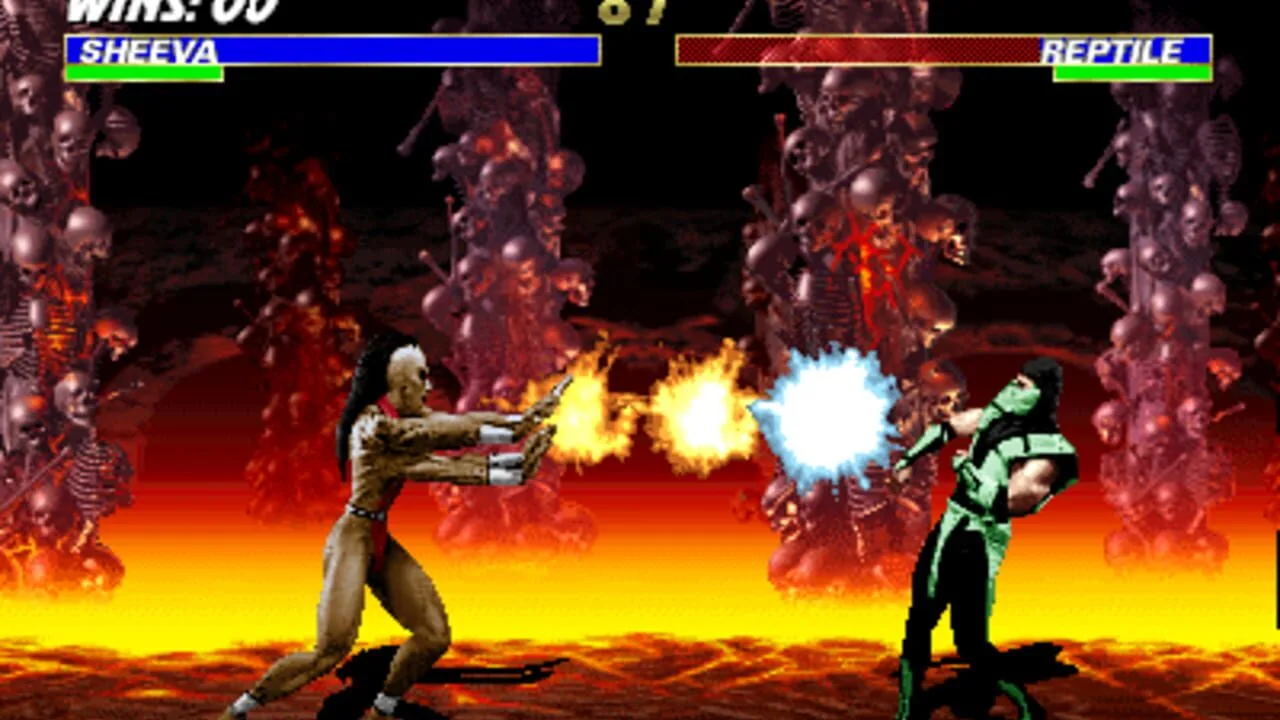 Capture d'écran d'Ultimate Mortal Kombat 3, un combat entre Sheeva et Reptile devant un décor de crânes en flammes