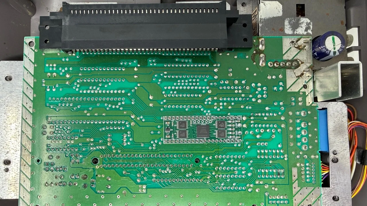 Vignette d'une vidéo de démonstration de l'installation du Lumacode sur une NES avec un RetroTINK 4K